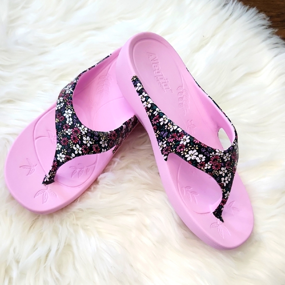 NWOT. Alegria Ode Sandal In Wild Flowers Sz 37